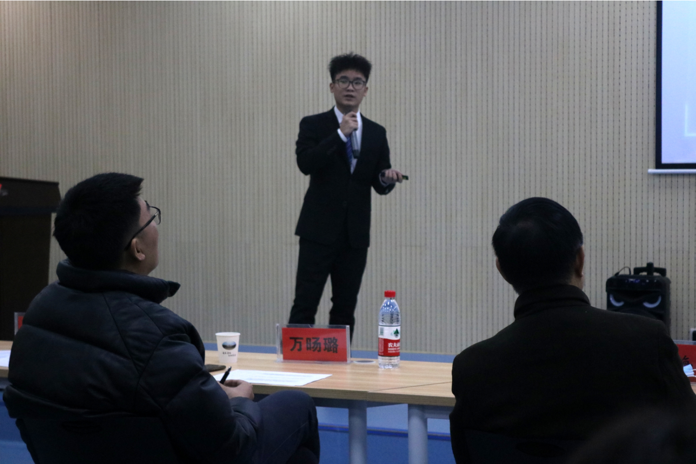 “创新引领未来、创业铸就梦想” yl23455永利集团成功举办“卓越杯”创新创业大赛决赛(图2)